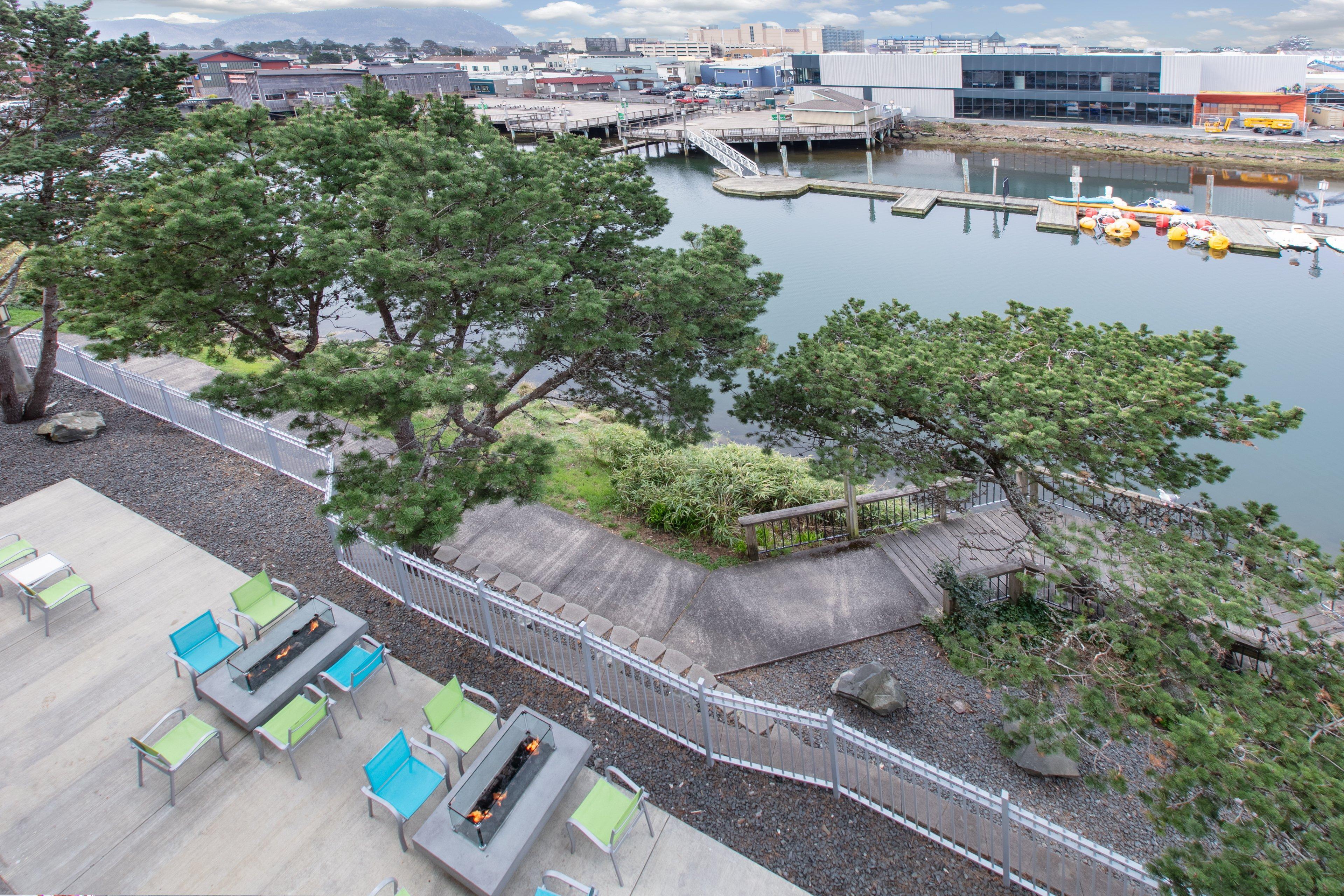 Holiday Inn Express Hotel & Suites Seaside Convention Center By Ihg Esterno foto