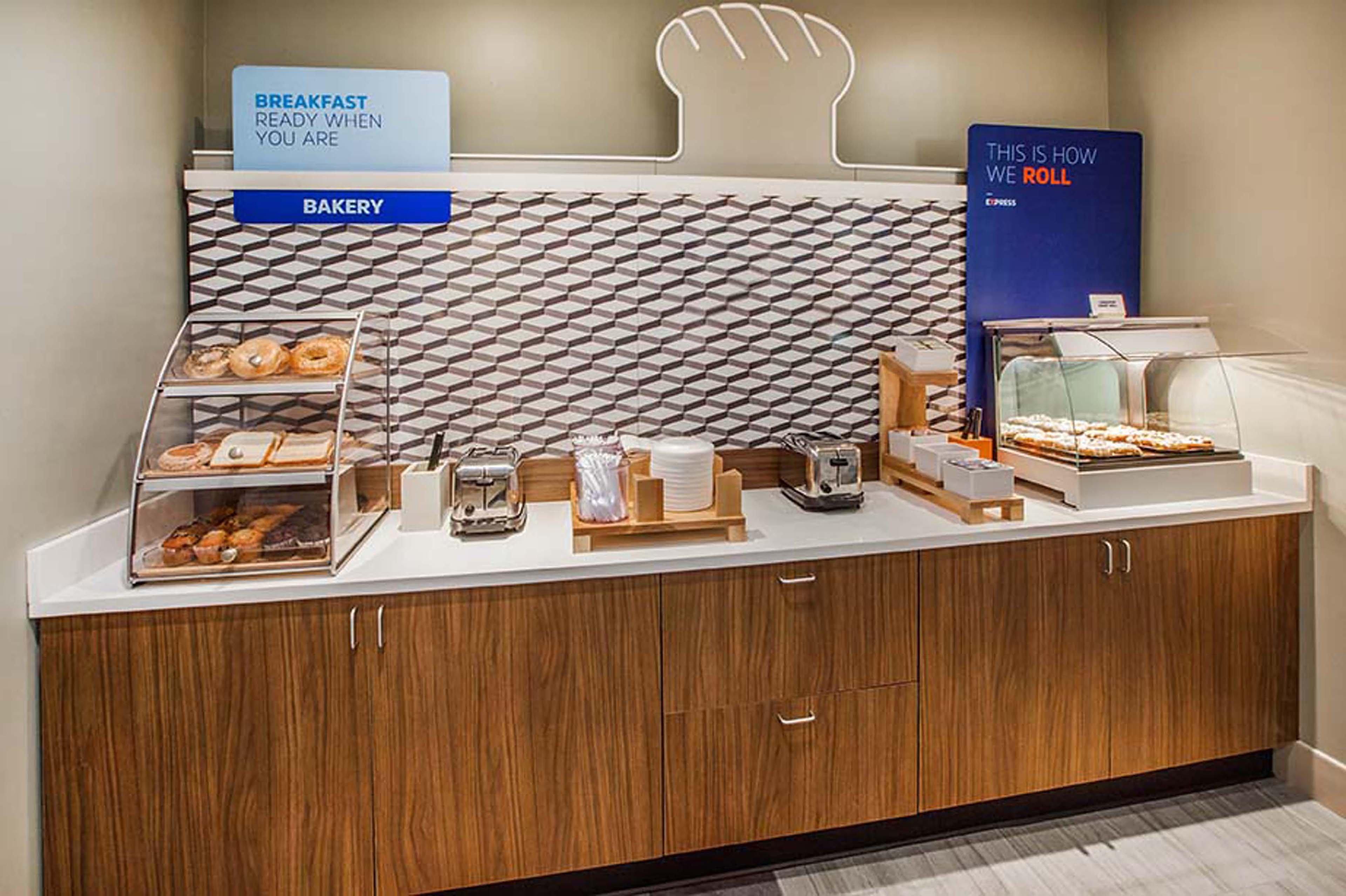 Holiday Inn Express Hotel & Suites Seaside Convention Center By Ihg Esterno foto