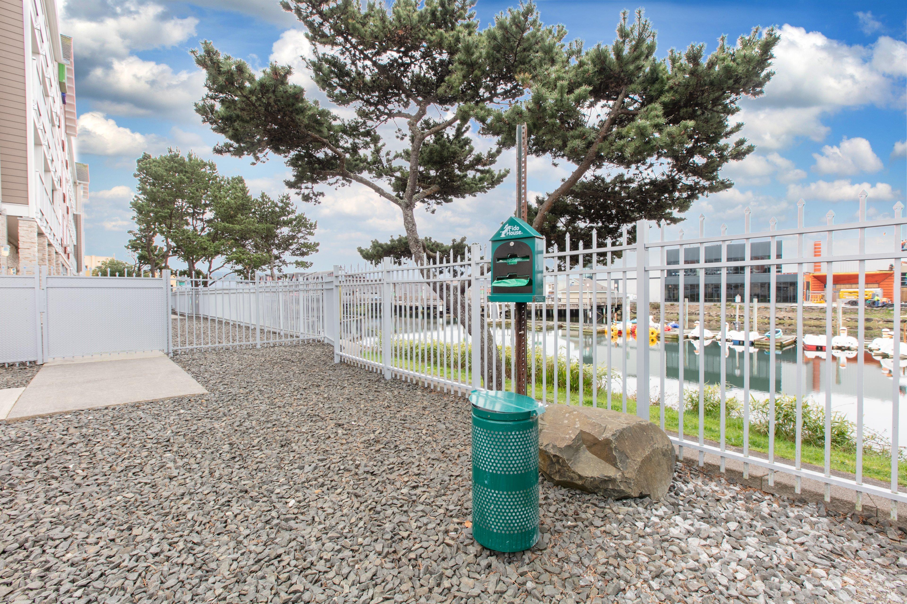 Holiday Inn Express Hotel & Suites Seaside Convention Center By Ihg Esterno foto